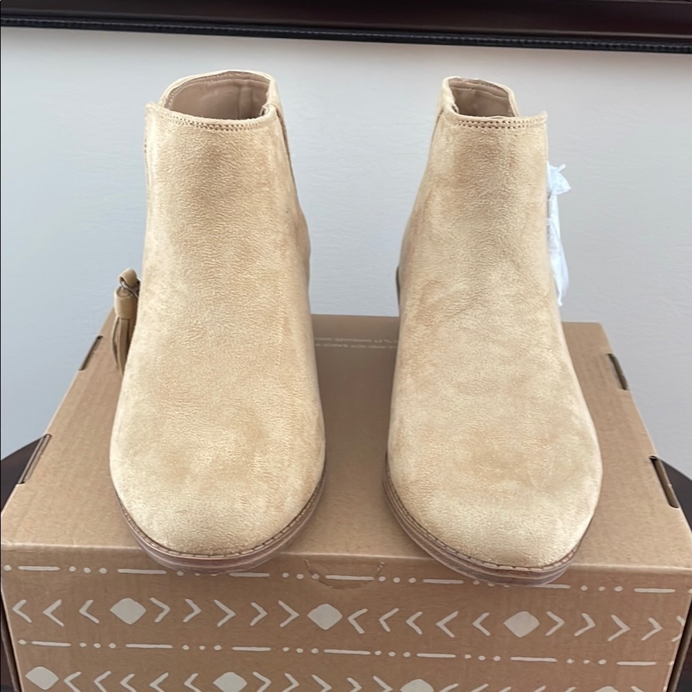 Zodiac Women's Tan Ankle Boots